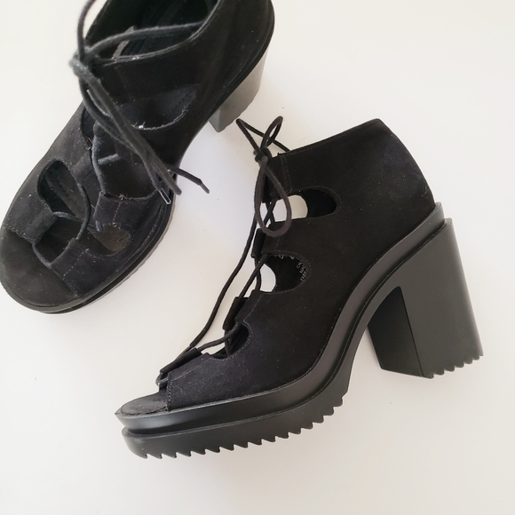 Divided Shoes - Black Lace-up Chunky Heel Platform Sandals